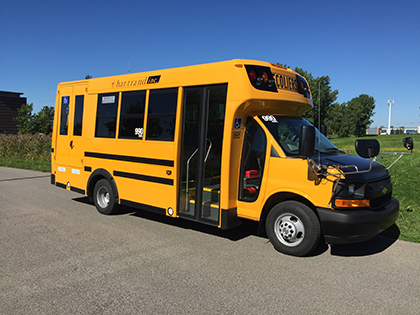 Petit-autobus-scolaire-adapté